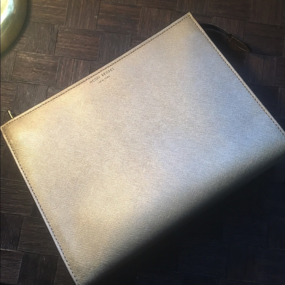 Henri Bendel golden make up bag/clutch